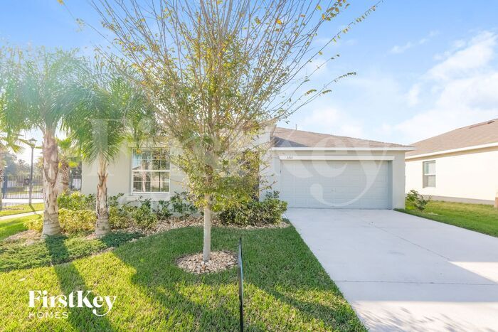 3702 Kearsney Abbey Cir in Dover, FL - Foto de edificio