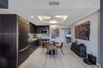 45 SW 9th St, Unit 3405 in Miami, FL - Building Photo - Building Photo