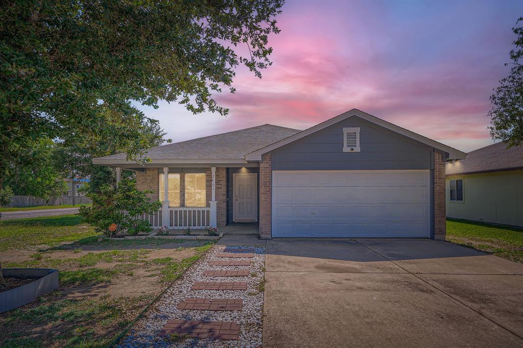 2801 Tyler Ln in Taylor, TX - Building Photo
