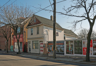 2223 Gerrard St E in Toronto, ON - Building Photo - Building Photo