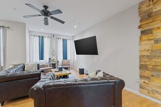 2124 Bolton St, Unit 2 in Baltimore, MD - Foto de edificio - Building Photo