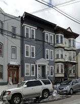 121 Hutton St in Jersey City, NJ - Building Photo