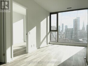 88 Queen St E in Toronto, ON - Building Photo - Building Photo