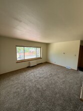 8226 W Oklahoma Ave in West Allis, WI - Building Photo - Building Photo