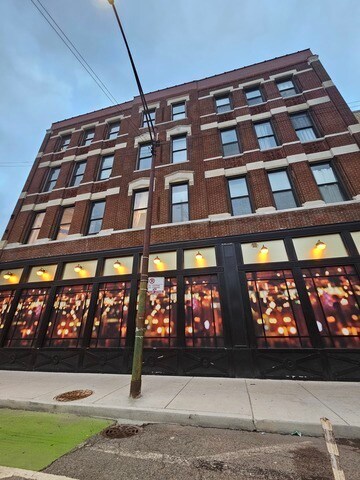 729 W Grand Ave in Chicago, IL - Building Photo