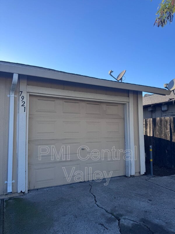 7921 Montgomery Ave in Stockton, CA - Building Photo - Building Photo
