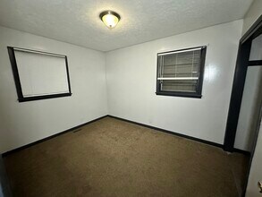 1217 E 9th Ave in Hutchinson, KS - Building Photo - Building Photo