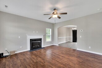 211 Purple Martin Dr in Hubert, NC - Foto de edificio - Building Photo