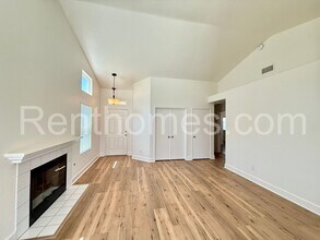 43104 Corte Cabrera in Temecula, CA - Foto de edificio - Building Photo
