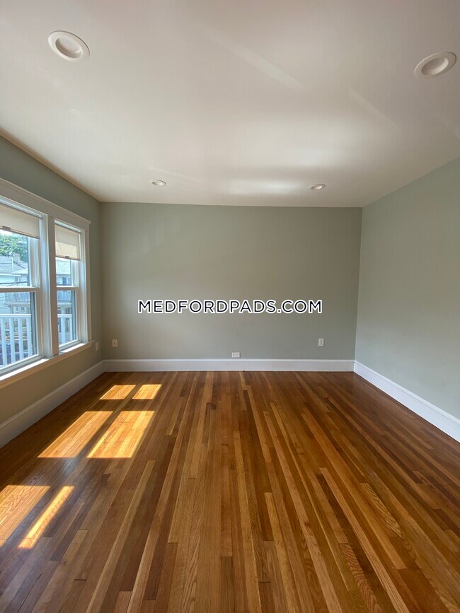 23 Berwick Rd in Medford, MA - Building Photo - Building Photo