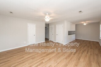 819 Sandpiper Dr in Ladson, SC - Building Photo - Building Photo