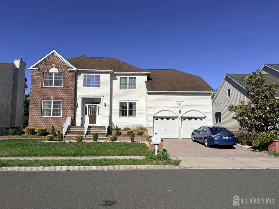 9 Mission Dr in Monroe Township, NJ - Building Photo