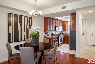 109 S St Andrews Pl in Los Angeles, CA - Building Photo - Building Photo