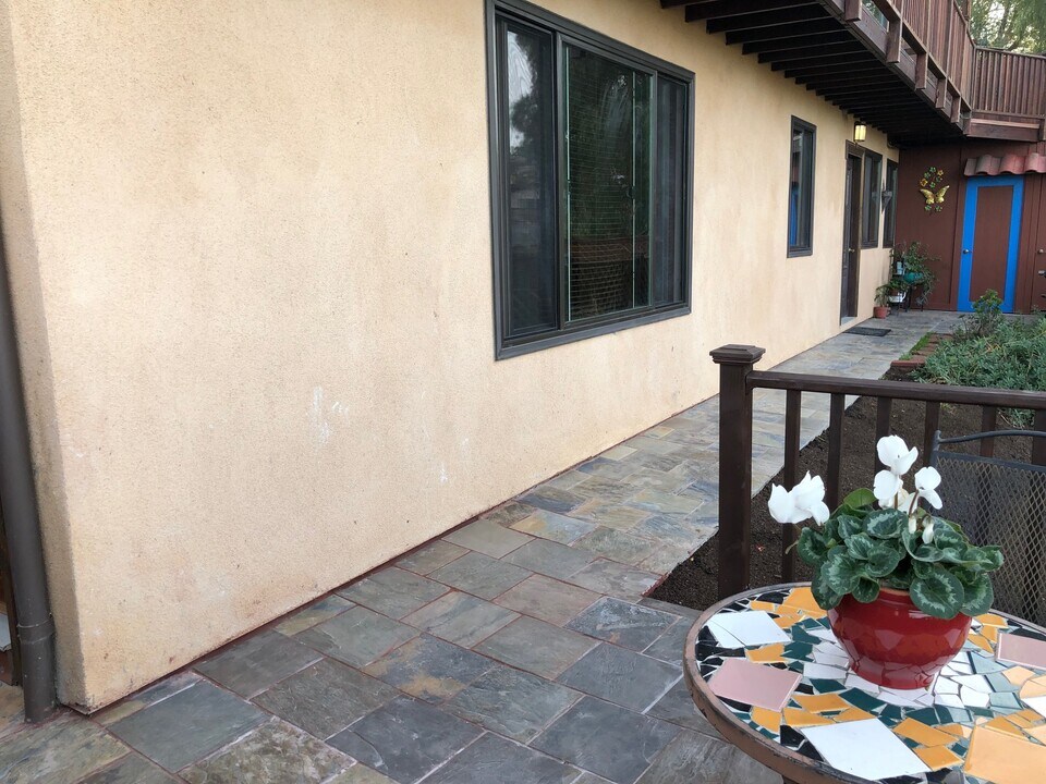 2049 Jaybrook Dr, Unit 2 in Rancho Palos Verdes, CA - Foto de edificio