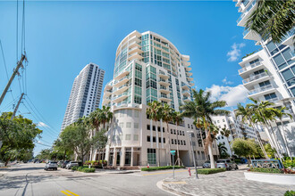 111 SE 8th Ave in Fort Lauderdale, FL - Foto de edificio - Building Photo