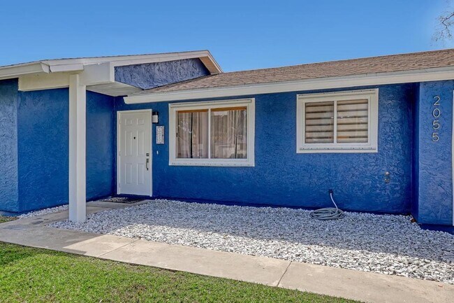 2055 SE West Dunbrooke Cir in Port St. Lucie, FL - Building Photo - Building Photo