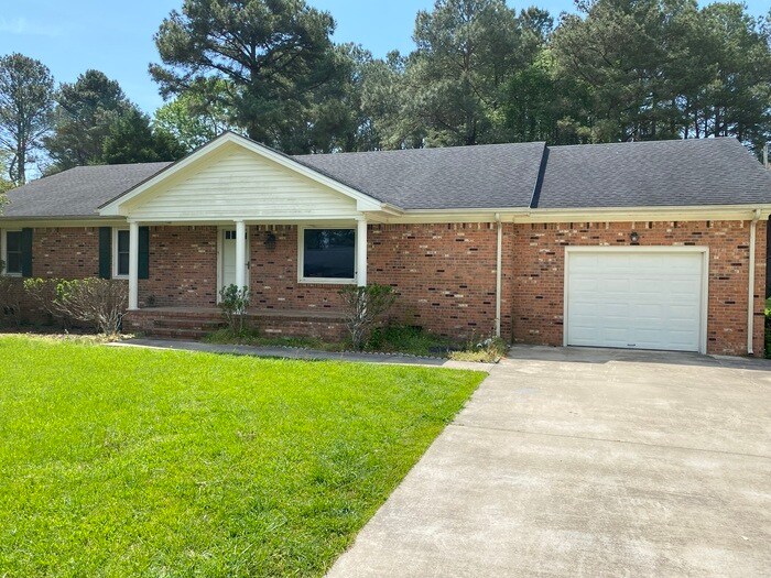 2409 Dan and Mary St in Elizabeth City, NC - Building Photo