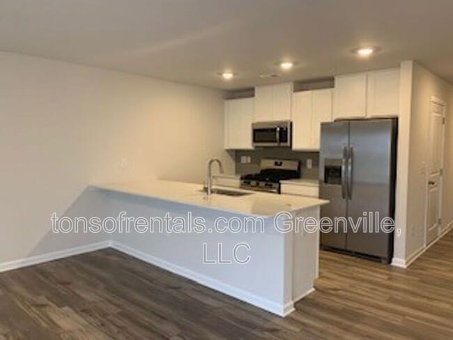 413 Mopar Ln in Greer, SC - Building Photo - Building Photo