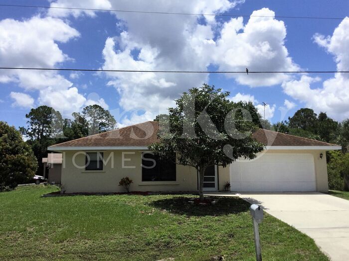 3392 Swanee Rd in Port Charlotte, FL - Foto de edificio