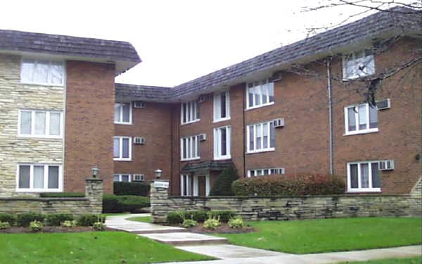 Alpine I in Alsip, IL - Building Photo