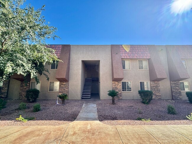 5422 River Glen Dr in Las Vegas, NV - Foto de edificio - Building Photo