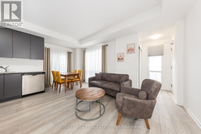 property at 18 Lytham Grn Cir