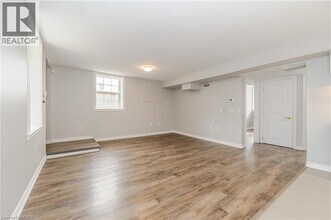 58 Beverly St in Cambridge, ON - Building Photo - Building Photo