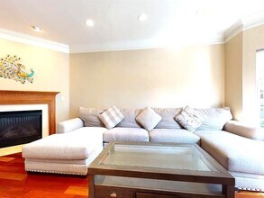 70 Osprey Ct in Secaucus, NJ - Building Photo - Building Photo