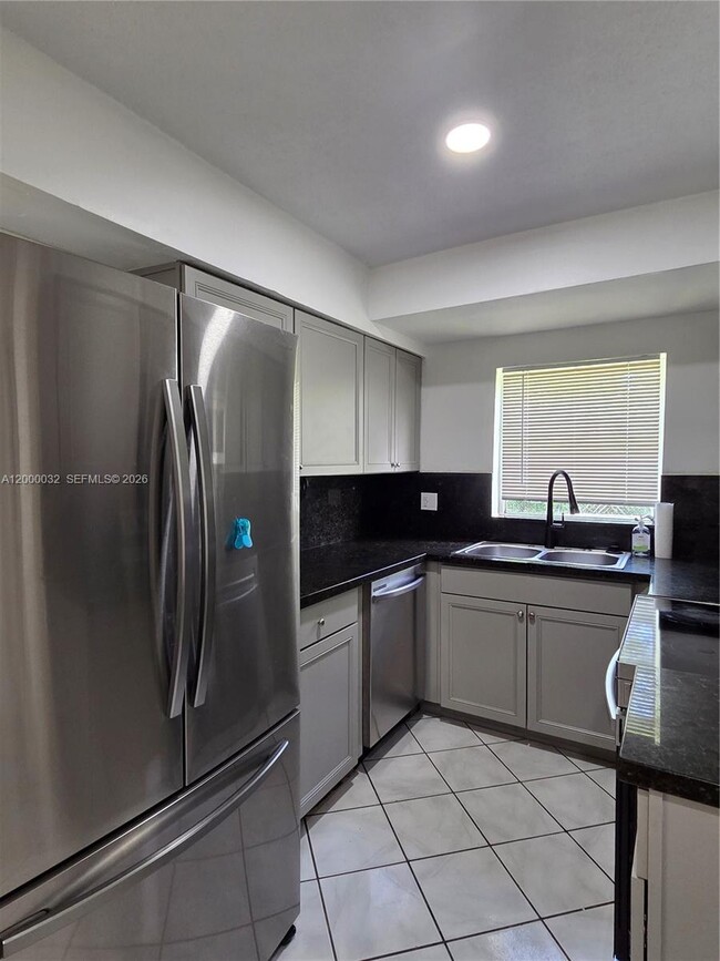 400 NE 142nd St in North Miami, FL - Building Photo - Building Photo