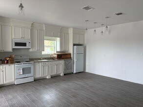 311 Rosalinda Dr in Del Rio, TX - Building Photo - Building Photo