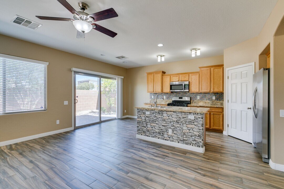 8944 Bandinella Ave in Las Vegas, NV - Building Photo