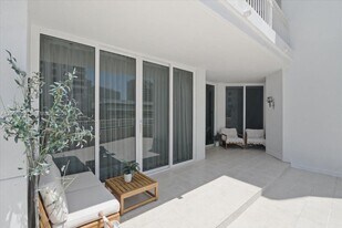 801 Brickell Key Blvd in Miami, FL - Building Photo