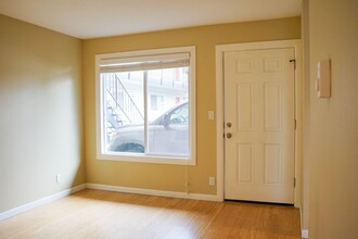 7538 N Ida Ave in Portland, OR - Foto de edificio - Building Photo
