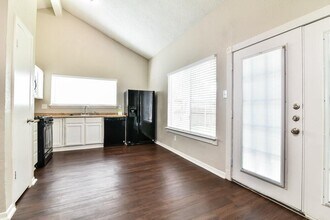 3002 Sherborne St in Pearland, TX - Building Photo - Building Photo
