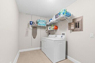 1001 Sabal Ridge Cir in Palm Beach Gardens, FL - Foto de edificio - Building Photo
