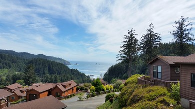 Whaleshead Beach Resort in Brookings, OR - Building Photo - Building Photo