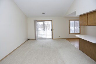 Windsong Country Estates in Eden Prairie, MN - Foto de edificio - Interior Photo