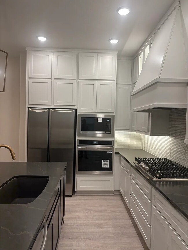 property at 16046 Mason Run Dr