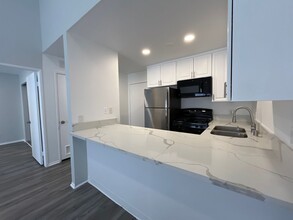 311 South New Hampshire Avenue in Los Angeles, CA - Building Photo - Interior Photo