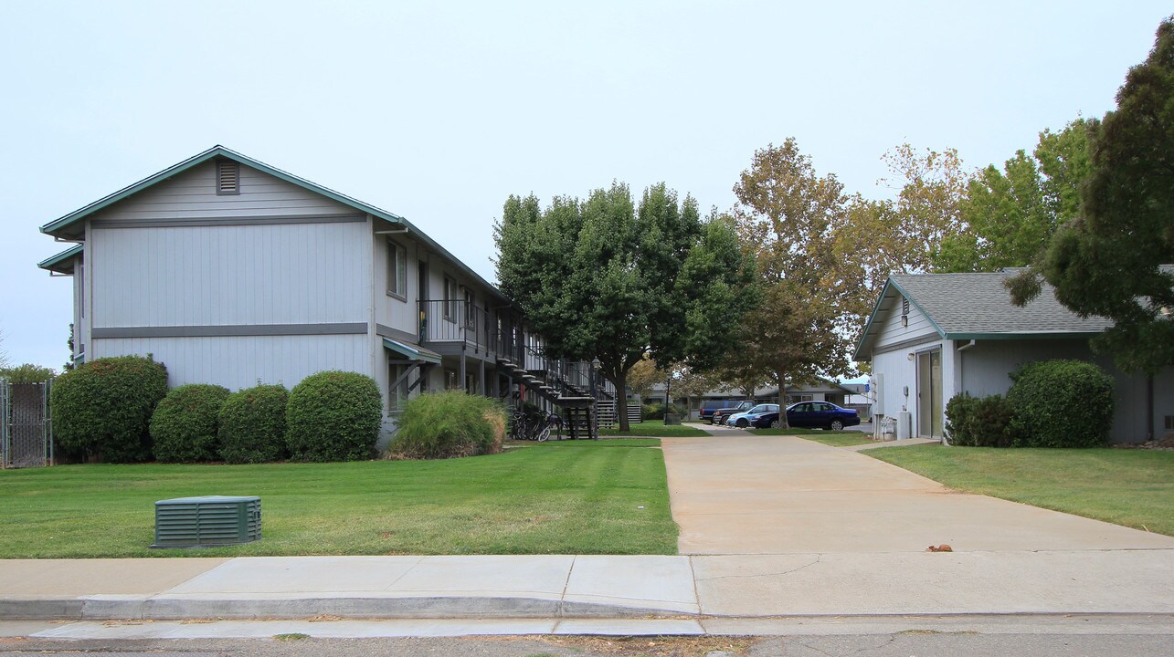 Bear River Apartments in Wheatland, CA - Building Photo