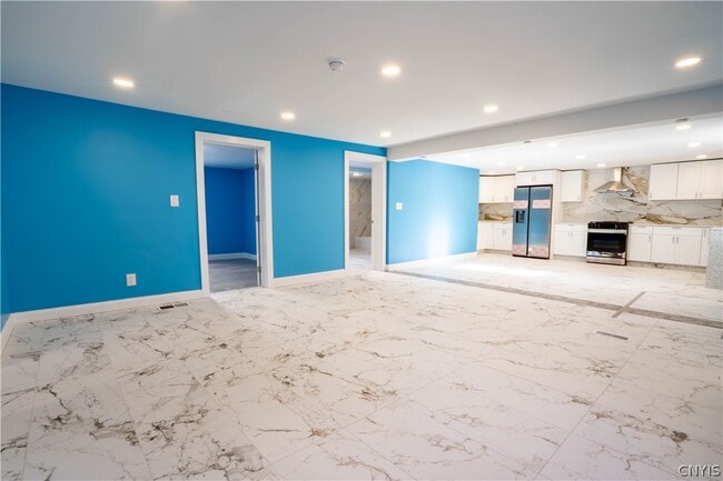 599 Albany St in Little Falls, NY - Foto de edificio - Building Photo