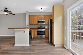 23185 Blackthorn Square in Sterling, VA - Foto de edificio - Building Photo