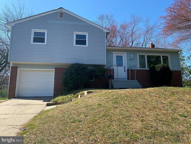 902 Woodlane Rd