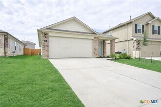 121 Roanwood Dr in San Marcos, TX - Foto de edificio - Building Photo