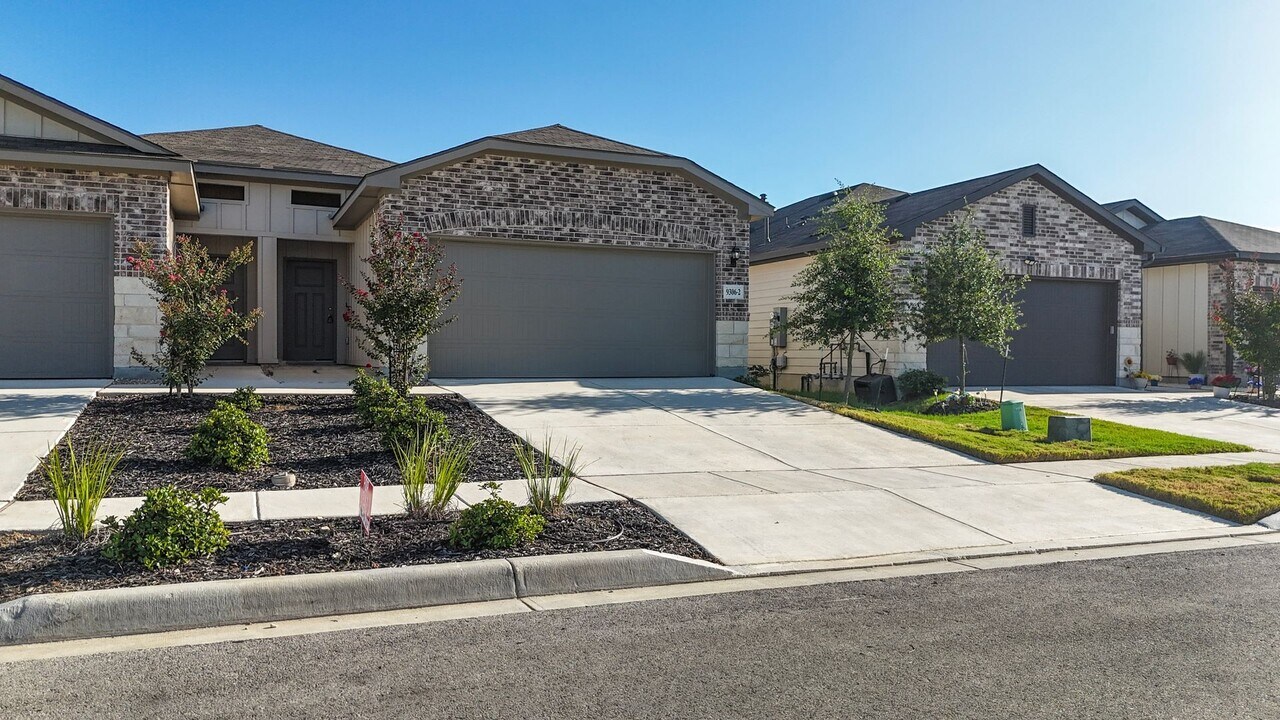 9306 Frio Lndg in Converse, TX - Building Photo