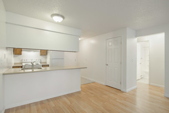 Parc Sprague Apartments in Spokane Valley, WA - Building Photo - Interior Photo