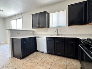 3933 Winter Whitetail St, Unit J309 in Las Vegas, NV - Building Photo - Building Photo