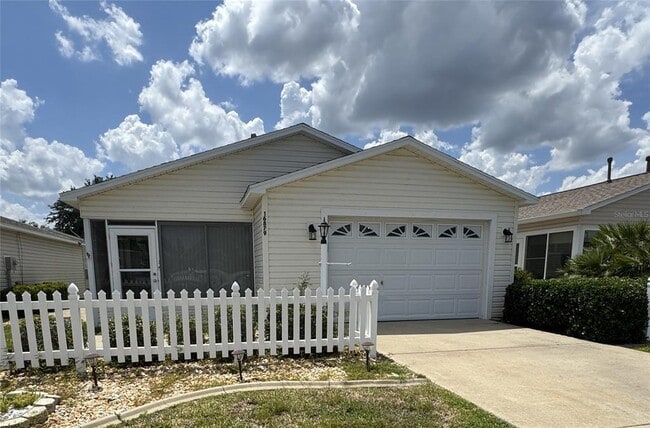 property at 16879 SE 94th Sunnybrook Cir