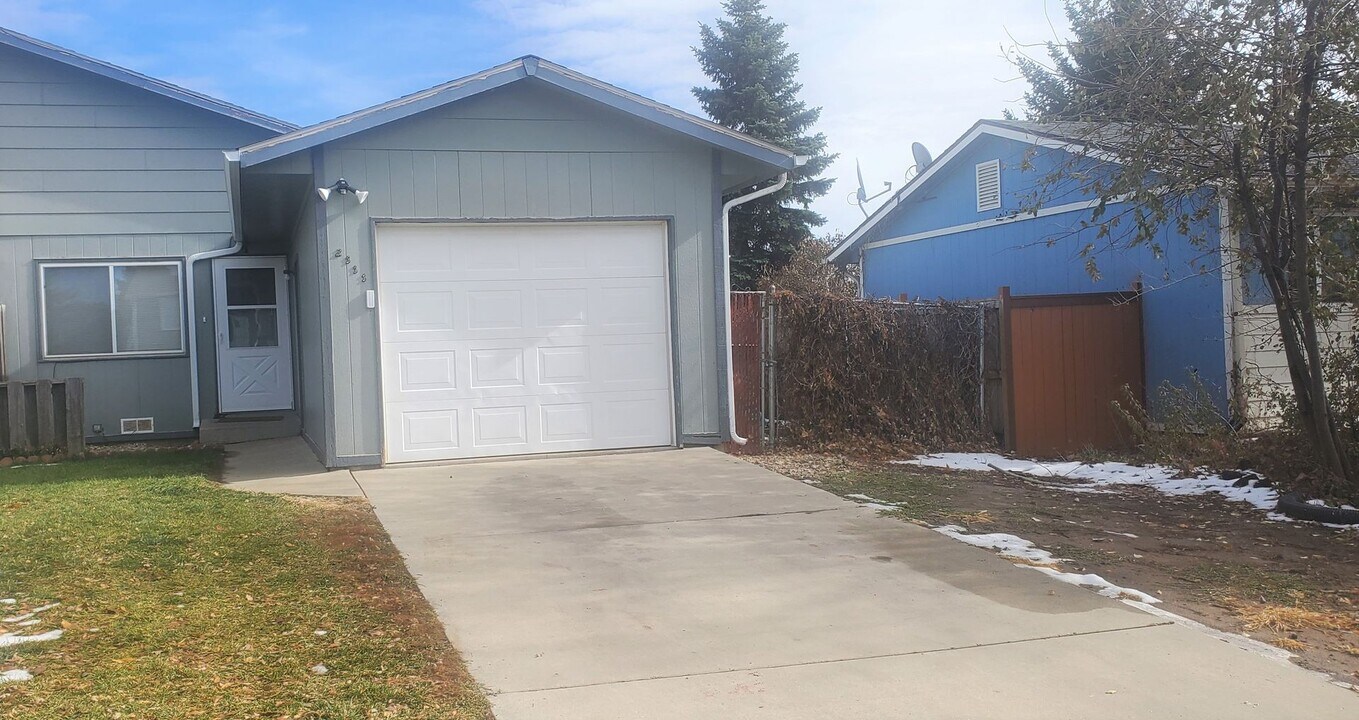 2111 S Emerson Ave in Gillette, WY - Building Photo