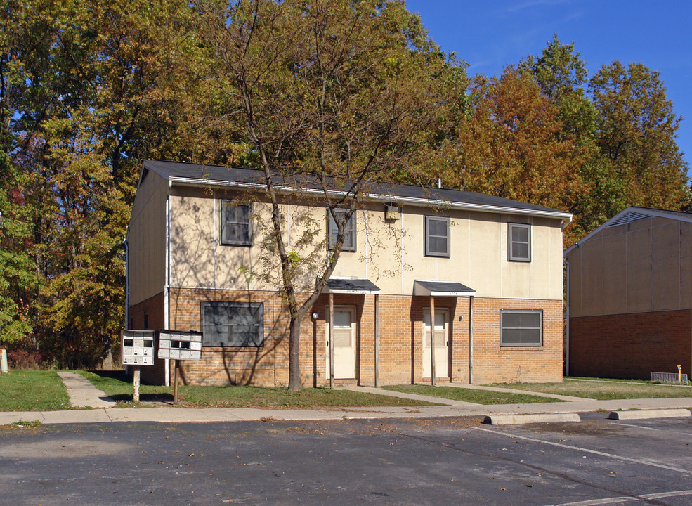 1738-1734 Colt Ct in Warren, OH - Building Photo